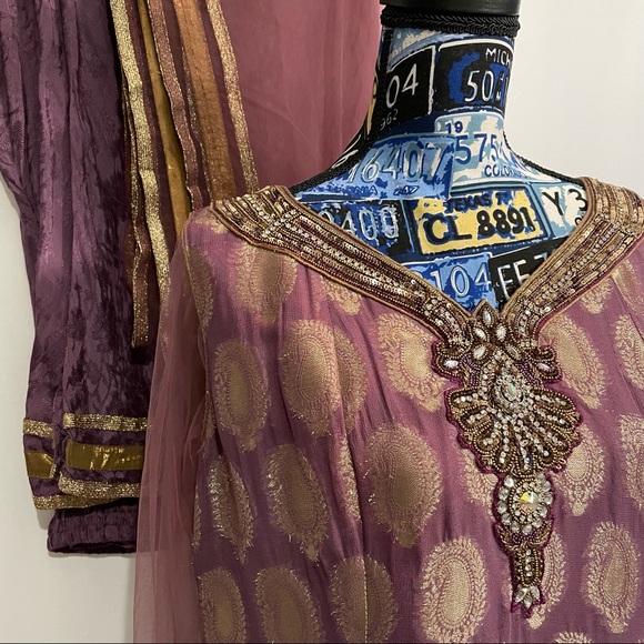 Purple & Gold Salwar Kameez Indian 3-Piece Set – Punjab/Pakistan Style - Picture 2 of 9
